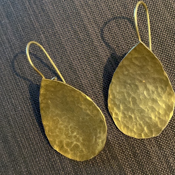 2 inch-pear shaped dangle hammered earrings Gold tone - Picture 2 of 4
